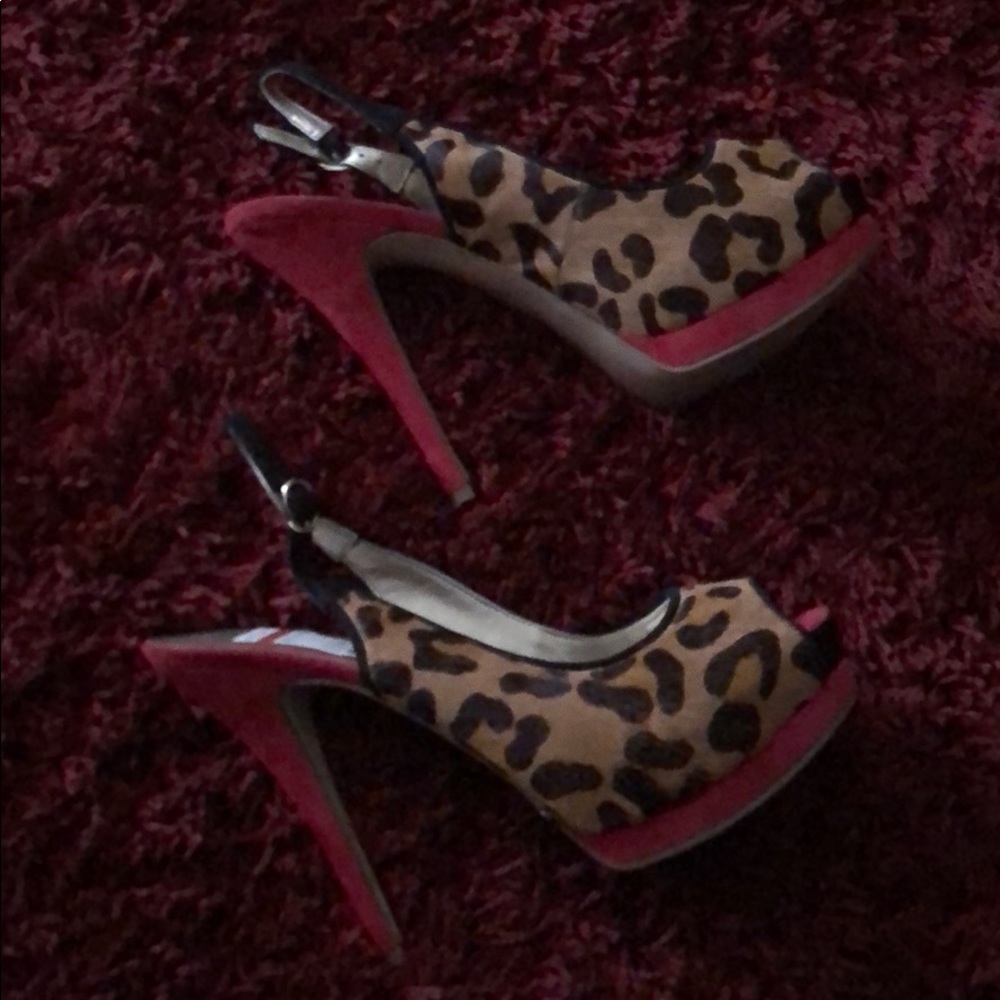 Guess size 7.5 ladies pumps